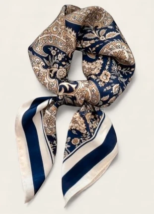 Foulard carré tendance vintage bleu marine foncé beige et blanc motif oriental, brand: sans, condition: Very good, €9.00, €10.15 includes Buyer Protection