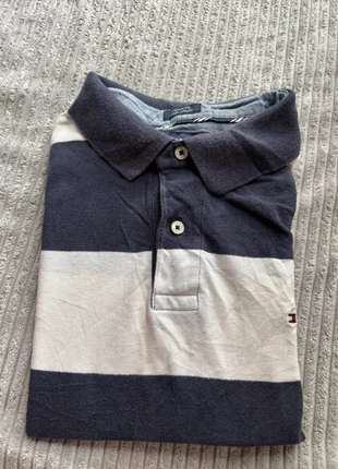 Polo tommy Hilfiger logo brodée taille M en très bon état polo 28, marca: Tommy Hilfiger, estado: Muito bom, tamanho: M, €13.00, €14.35 inclui Proteção do Comprador