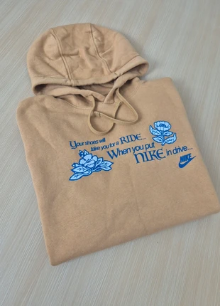 Sweat nike à capuche marron clair à imprimés - Taille M, marque: Nike, état: Très bon état, taille: M, 24,90 €, 26,85 € Protection acheteurs incluse