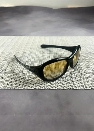 Lunettes de soleil oakley artist collaboration x Naomi eternal made in usa gris blanc, marque: Oakley, état: Bon état, 112,00 €, 118,30 € Protection acheteurs incluse