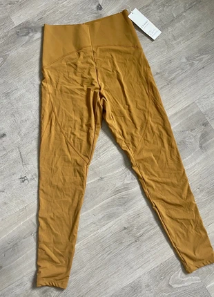 Leggings compresivos Oysho talla M amarillo mostaza Nuevo, brand: Oysho, condizioni: Nuovo con cartellino, taglia: M / IT 42 / EU 38, €25.00, €26.95 include la Protezione acquisti