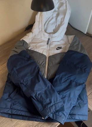 Doudoune Nike, marque: Nike, état: Très bon état, taille: S, 25,00 €, 26,95 € Protection acheteurs incluse