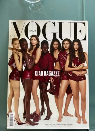 vogue italia febbraio 2024 n 881, état: Très bon état, 4,00 €, 4,90 € Protection acheteurs incluse