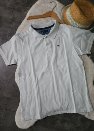 PoloShirt Tommy Hilfiger Maat 16/176, merk: Tommy Hilfiger, staat: Heel goed, maat: 16 jaar / 176 cm, € 10,00, € 11,20 inclusief Kopersbescherming Pro