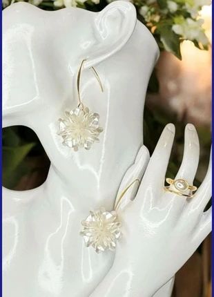 💖Pendientes Preciosos con Diseño Floral 🌸🌼, marca: La Boutique, estado: Muy bueno, 12,90 €, 14,25 € Protección al comprador incluida