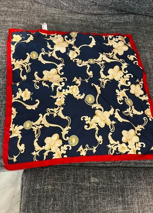 Foulard, marque: Bershka, état: Très bon état, 2,00 €, 2,80 € Protection acheteurs incluse