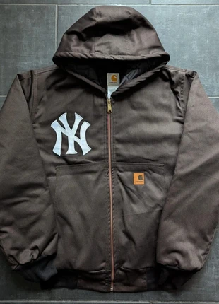 The 2025 Carhartt active embroidered reworked jacket in Maroon, brand: Carhartt, condizioni: Nuovo senza cartellino, taglia: XL, €99.00, €104.65 include la Protezione acquisti Pro