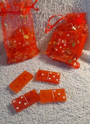 Jeux domino rouge, marke: Fait Main, zustand: Neu, mit Etikett, 10,00 €, 11,20 € inklusive Vinted-Käuferschutz