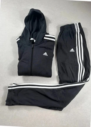 Ensemble survetement jogging adidas noir Taille XS 220, marque: adidas, état: Très bon état, taille: XS, 45,00 €, 47,95 € Protection acheteurs incluse