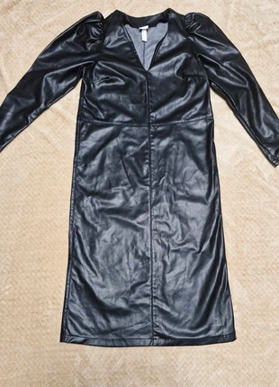 Robe mi longue en simili cuir noir, brand: H&M, condition: Very good, size: XS / 34 / 6, €10.00, €11.20 includes Buyer Protection