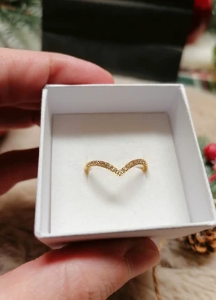 Bague en V acier inoxydable doré et zirconiums taille 59, marque: GMMboutique, état: Neuf sans étiquette, taille: 19 mm, 12,00 €, 13,30 € Protection acheteurs (Pro) incluse