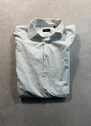 Chemise Hugo boss taille L très bon état, marque: Hugo Boss, état: Très bon état, taille: L, 15,00 €, 16,45 € Protection acheteurs (Pro) incluse