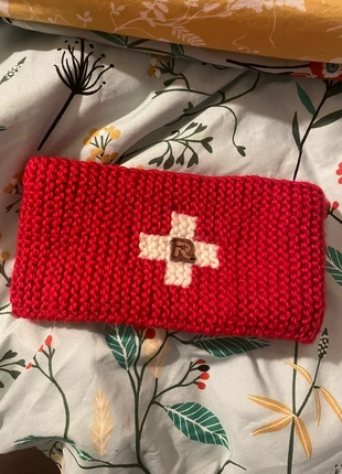 Bandeau rouge fourré, marque: R mountain, état: Très bon état, taille: Taille unique, 8,00 €, 9,10 € Protection acheteurs incluse