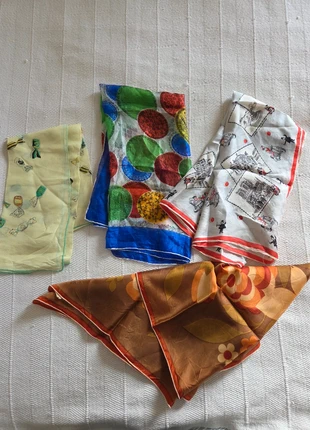 Lot de 4 foulards vintages 70's 80's, brand: Vintage, condition: Good, €8.00, €9.10 includes Buyer Protection