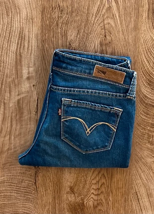 Jean/pantalon bleu Levi's Demi Curve Low Rise Skinny, taille : W 27 L 32 (36 taille française), brand: Levi's, condizioni: Ottime, taglia: S / IT 40 / EU 36, €24.90, €26.85 include la Protezione acquisti Pro