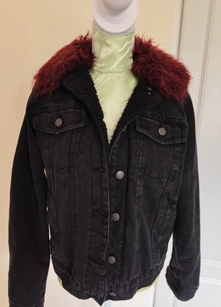 Heavy black fleece lined denim jacket. Removable faux fur trim.Very Good size 10, brand: Primark, condition: Very good, size: M / 38 / 10, €5.95, €6.95 includes Buyer Protection