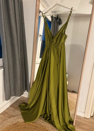 Robe longue verte décolleté V, jupe vaporeuse,, marque: Easy Clothes, état: Très bon état, taille: M / 38 / 10, 35,00 €, 37,45 € Protection acheteurs incluse