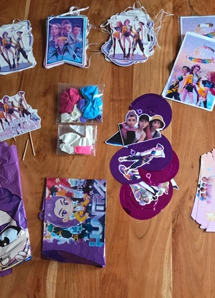 Kpop Demon Hunters Verjaardagspakket, staat: Nieuw zonder prijskaartje, € 15,00, € 16,45 inclusief Kopersbescherming