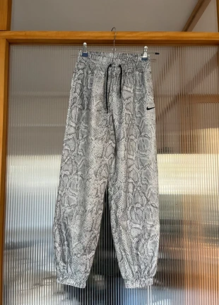 Jogging adidas imprimé python, marca: adidas, estado: Muy bueno, tamaño: XS / 34 / 6, 22,00 €, 23,80 € Protección al comprador incluida