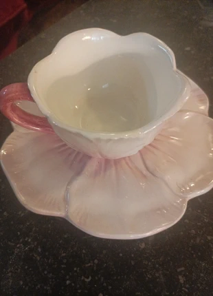 Magnifique tasse et sous-tasse rose fleur en barbotine modèle rose couleur rose pastel, brand: tasse et sous-tasse rose fleur barbotine rose fleu, condizioni: Ottime, €22.50, €24.33 include la Protezione acquisti