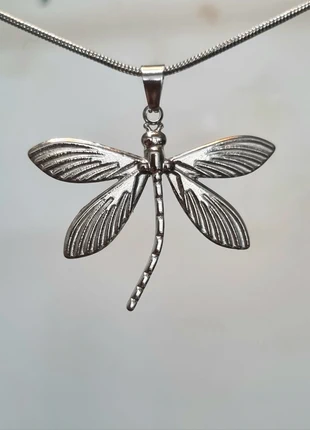 Zilverkleurige ketting dragonfly, staat: Heel goed, € 5,50, € 6,48 inclusief Kopersbescherming Pro