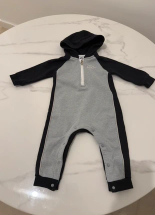 Nike training Baby 74-80cm, marque: Nike, état: Très bon état, taille: 9-12 mois / 74 cm, 9,00 €, 10,15 € Protection acheteurs incluse