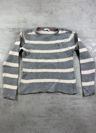 Pull Tommy Hilfiger gris – enfant – Taille M, marque: Tommy Hilfiger, état: Très bon état, taille: M, 14,99 €, 16,44 € Protection acheteurs incluse