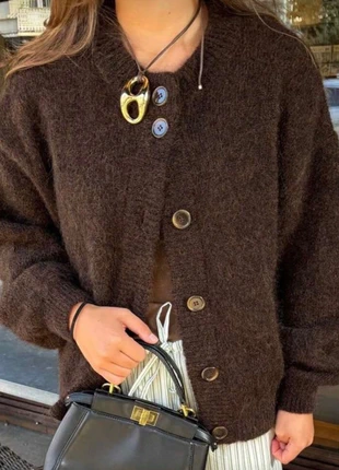 Brown button-up cardigan, marque: La Boutique, état: Neuf sans étiquette, taille: M / 38 / 10, 38,95 €, 41,60 € Protection acheteurs incluse