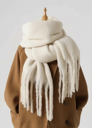 Écharpe blanche crème épaisse douce, brand: La Boutique, condizioni: Nuovo senza cartellino, €15.00, €16.45 include la Protezione acquisti