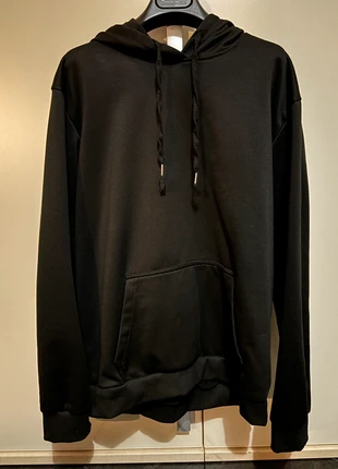 Felpa nera basic con cappuccio, brand: Basic, condizioni: Ottime, taglia: M, €13.00, €14.35 include la Protezione acquisti