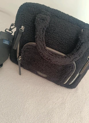 Nat & Nin • Sac effet moumoute noir • Très bon état •, marca: Nat & Nin, estado: Muito bom, €52.00, €55.30 inclui Proteção do Comprador