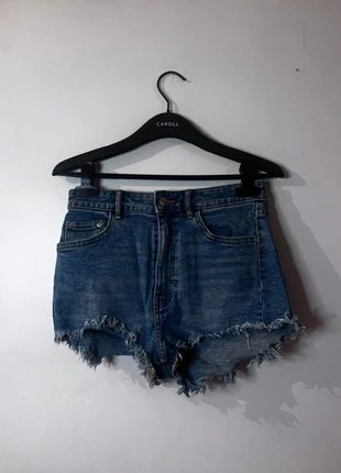 💙 Mini short en jean Zara, marque: Zara, état: Très bon état, taille: M / 38 / 10, 4,50 €, 5,43 € Protection acheteurs incluse