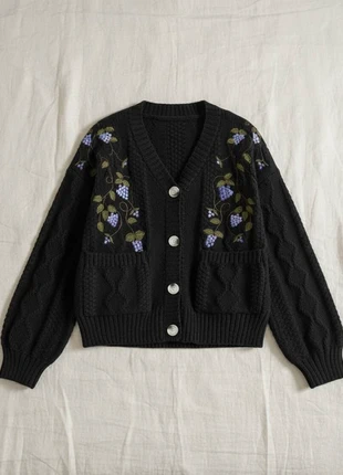 Gilet noir en maille torsadée à motifs de vigne et raisin, col V – style Preppy Rétro Chic, brand: friperie, condizioni: Ottime, taglia: M / IT 42 / EU 38, €40.00, €42.70 include la Protezione acquisti