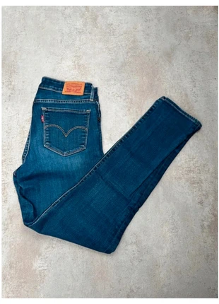 Jean Levi’s 711 Skinny Femme Bleu vintage – Taille 34, marque: Levi's, état: Très bon état, taille: XS / 34 / 6, 25,00 €, 26,95 € Protection acheteurs incluse