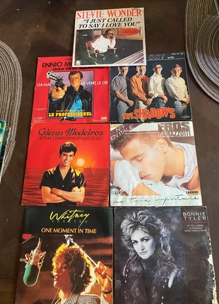 🎵 lots 7 Vinyles 45T Pop/Soul dont Whitney Houston Glenn Medeiros, état: Bon état, 11,00 €, 12,25 € Protection acheteurs incluse