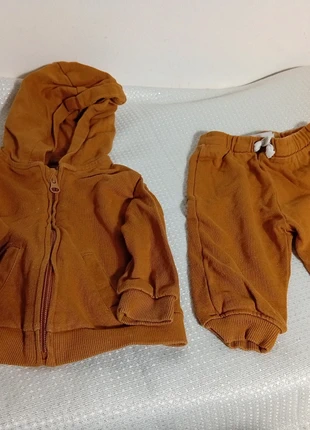 Ensemble Kiabi 9M (72cm) Jogging Veste Capuche 100% Coton Moutarde, marque: Kiabi, état: Très bon état, taille: 6-9 mois / 68 cm, 5,00 €, 5,95 € Protection acheteurs incluse