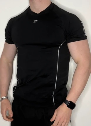 Gymshark Clean Contour Seamless T-shirt noir - Taille M, marque: Gymshark, état: Neuf sans étiquette, taille: M, 28,00 €, 30,10 € Protection acheteurs (Pro) incluse