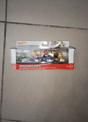 Lot de 4 véhicules Mario kart neuves, marque: Mattel, état: Neuf avec étiquette, taille: 3 ans / 98 cm, 15,00 €, 16,45 € Protection acheteurs incluse