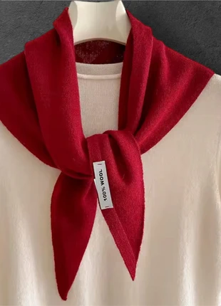 Écharpe triangle neuf 100% pure laine couleur rouge vif, marke: Wool, zustand: Neu, mit Etikett, 30,00 €, 32,20 € inklusive Vinted-Käuferschutz