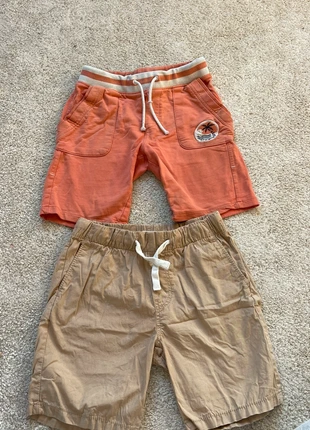 Lot de 2 shorts – Taille 6 ans, merk: Okaïdi, staat: Heel goed, maat: 6 jaar / 116 cm, € 3,00, € 3,85 inclusief Kopersbescherming