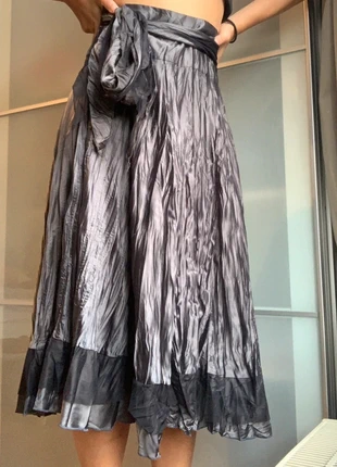 Jupe midi plissée argentée-noire de soirée Xanaka, marque: Xanaka, état: Très bon état, taille: XS / 34 / 6, 4,00 €, 4,90 € Protection acheteurs incluse