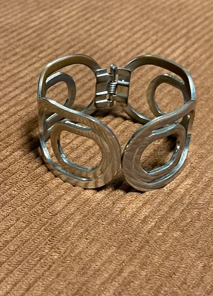 Bracelet manchette en métal couleur argent, état: Très bon état, 13,00 €, 14,35 € Protection acheteurs incluse