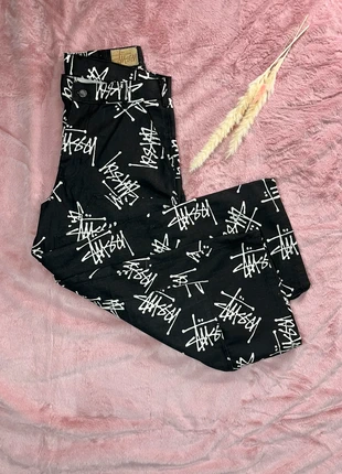 Pantalon noir Rework Taille M à motifs graphiques blancs., marque: Re-Worked, état: Neuf sans étiquette, taille: M, 55,00 €, 58,45 € Protection acheteurs incluse