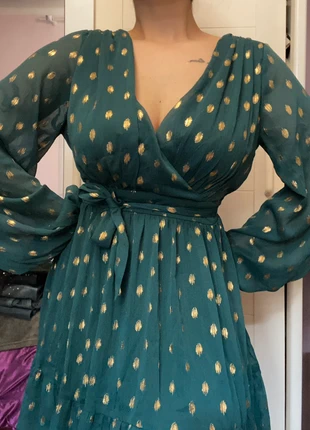 Robe verte à pampilles dorées neuve T.42, merk: Boohoo, staat: Nieuw met prijskaartje, maat: XL / 42 / 14, € 28,00, € 30,10 inclusief Kopersbescherming