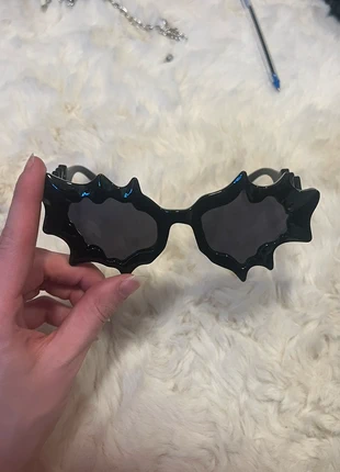 Black cat eye sunglasses, merk: Alternative, staat: Nieuw zonder prijskaartje, € 8,00, € 9,10 inclusief Kopersbescherming