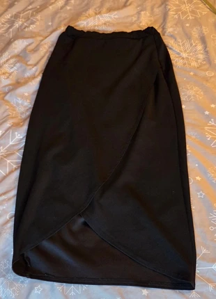 Jupe Midi Noire Portefeuille asymétrique- Fluide ouverture sur le devant taille M, estado: Muito bom, tamanho: M / 38 / 10, €5.00, €5.95 inclui Proteção do Comprador