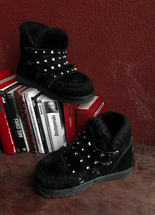 Botas de Pelo estilo Ugg con tachuelas, marca: Vintage Dressing, estado: Muy bueno, tamaño: 38, 80,00 €, 84,70 € Protección al comprador incluida