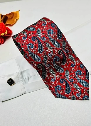 Cravate Tie Rack Italy - soie rouge motif cachemire- 9,5 cm - très bon état, marque: Tie Rack, état: Très bon état, 15,00 €, 16,45 € Protection acheteurs (Pro) incluse