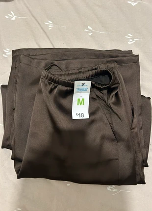Pantalon satin marron Primark – Taille M, marque: Primark, état: Neuf avec étiquette, taille: M / 38 / 10, 10,00 €, 11,20 € Protection acheteurs incluse
