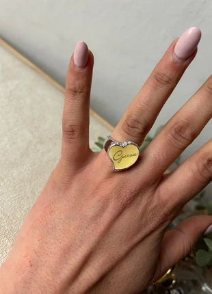 Jolie bague argentée cœur jaune – Neuve Valeur 59€, marque: Tresor, état: Très bon état, taille: Ajustable, 16,00 €, 17,50 € Protection acheteurs incluse